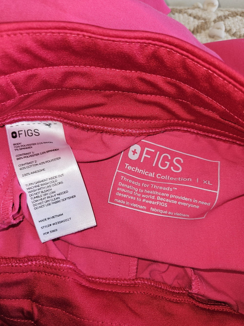 FIGS Scrubs Set Hot Pink V-Neck Top & Jogger Pants Womens Size XL Extra Large - Picture 14 of 15